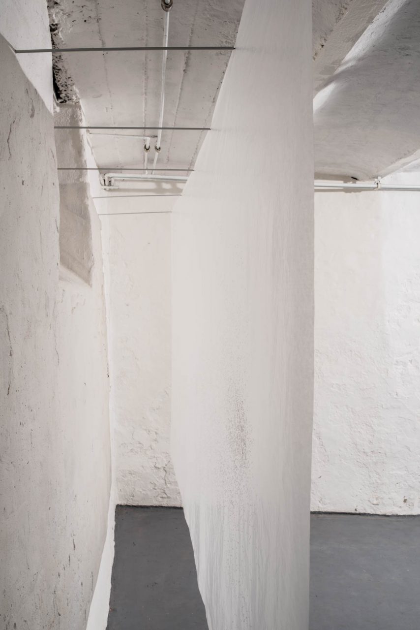 Zeitgenössisches Kunstwerk CERTAINS von Viktoria Strecker, Ansicht 2